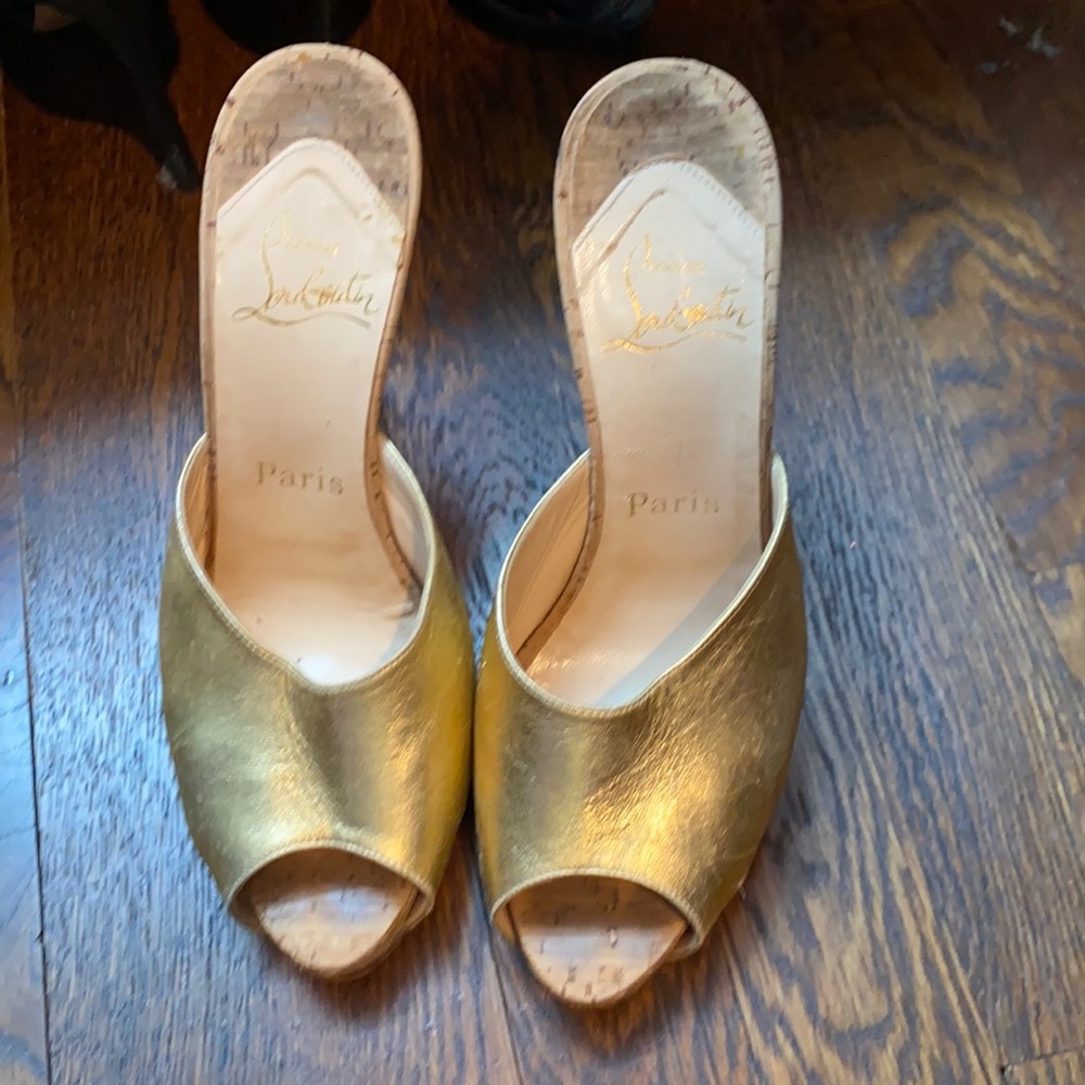 Christian Louboutin peep toe